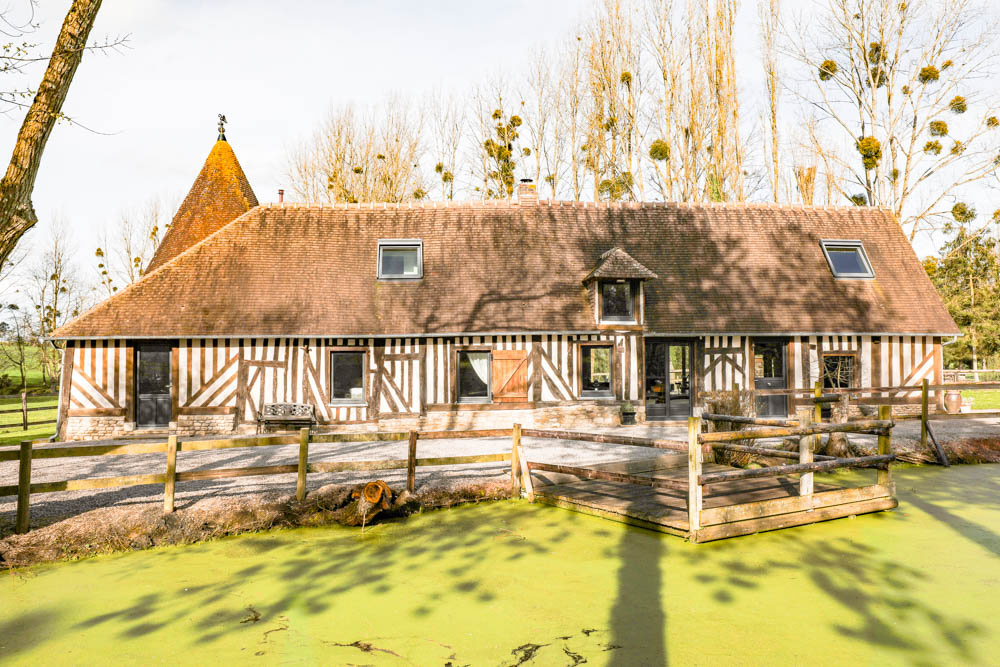Propriété avec longère rénovée, île en douves, grange à réno