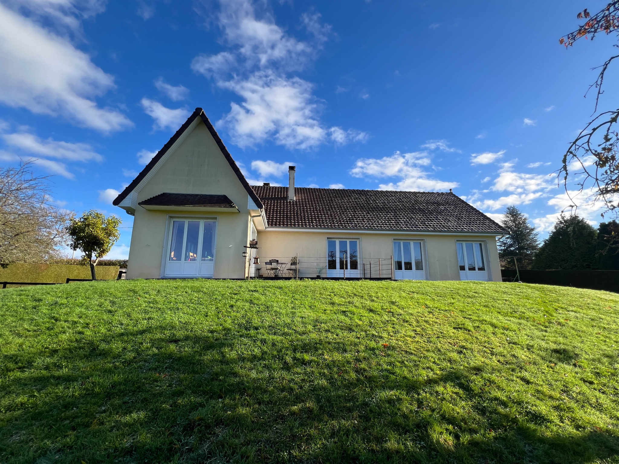 Pavillon de plain-pied très bien rénové et confortable aux a