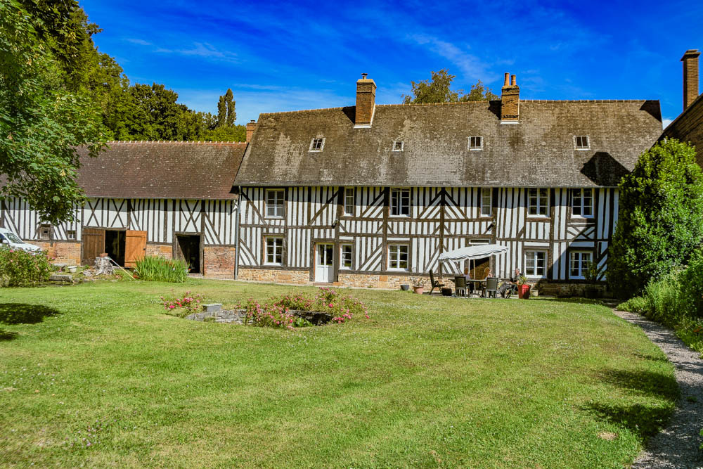 Propriété de entre ville et campagne avec bassin et mare, Su