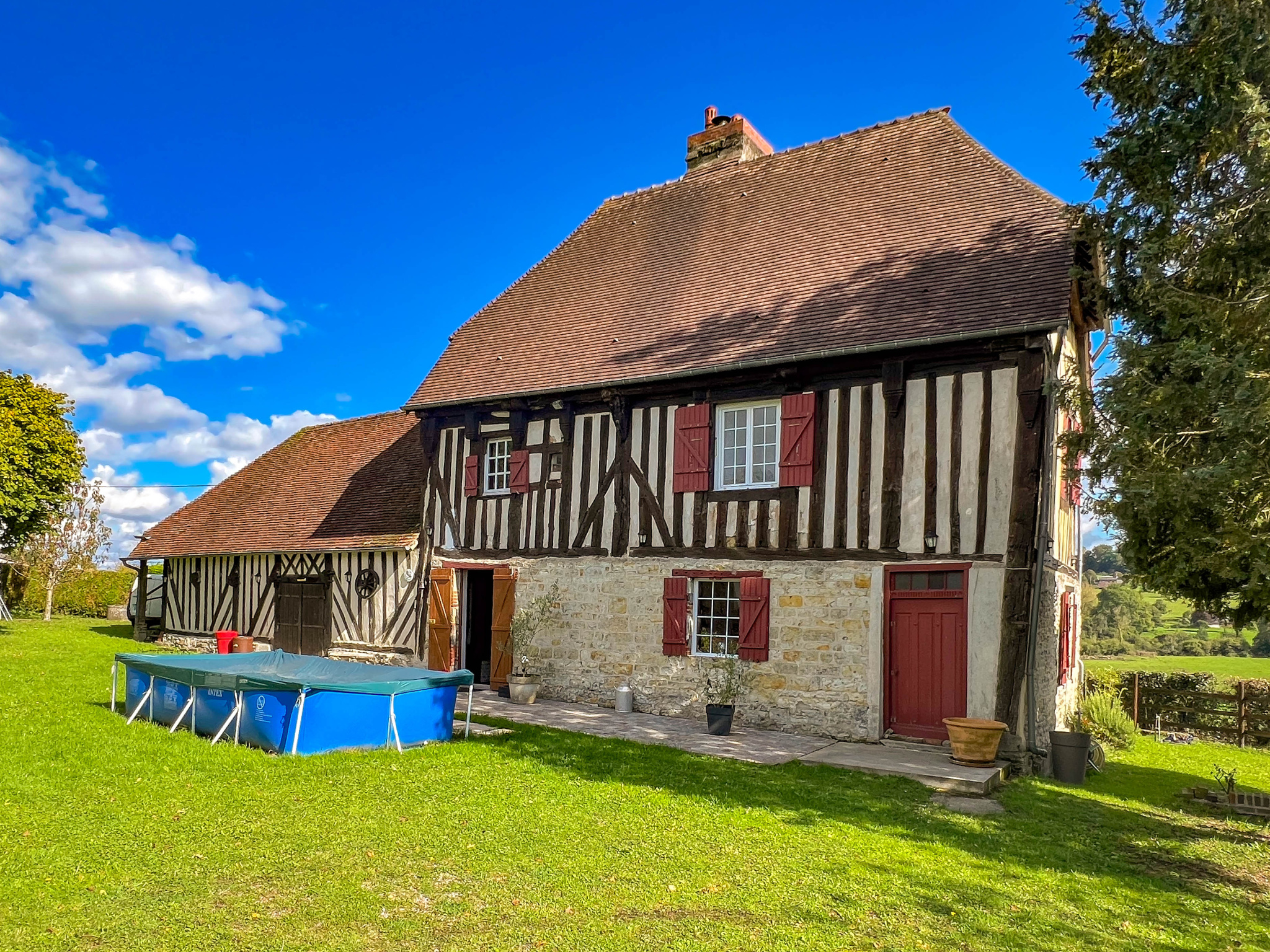 EXCLUSIVITE SOCOGEFIM : Maison en colombages et pierre et br