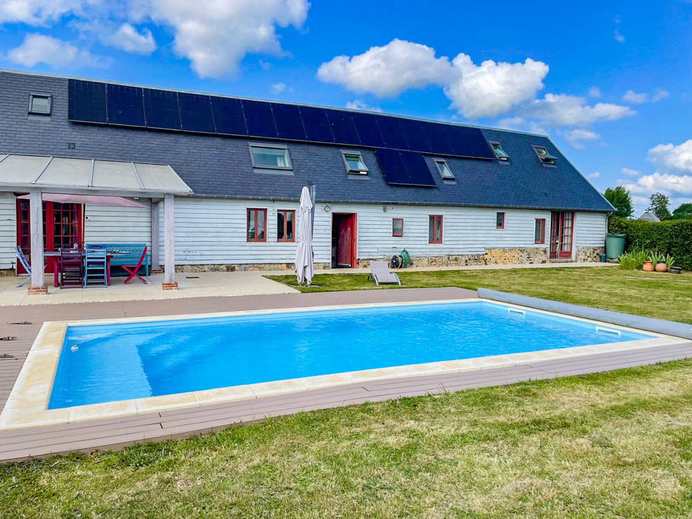 Longère avec pisicine au calme et productrice d’électricité
