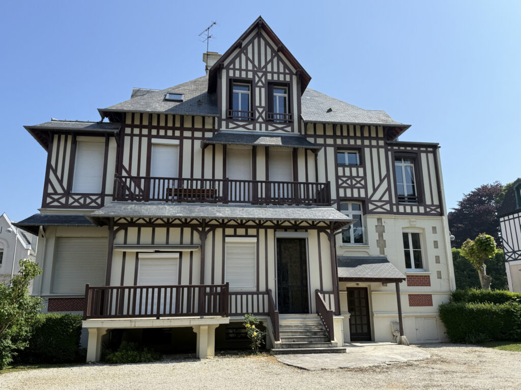 Ensemble de 2 appartements vue mer proche Hôtel Royal