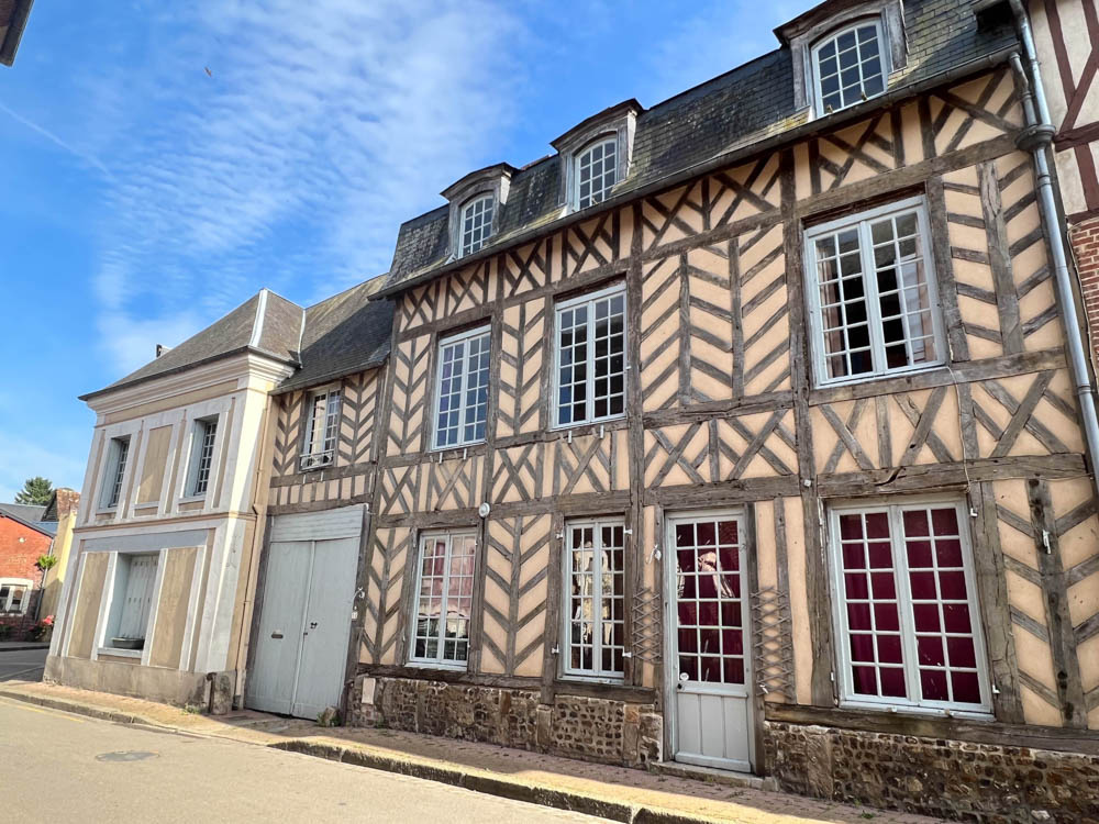 VENDU PAR NOS SOINS : Ancien relais de poste du XVIIIème siè
