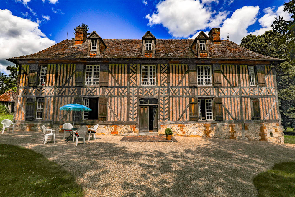 VENDU PAR NOS SOINS : Manoir du XVIIème en Pays d’Auge sur 3