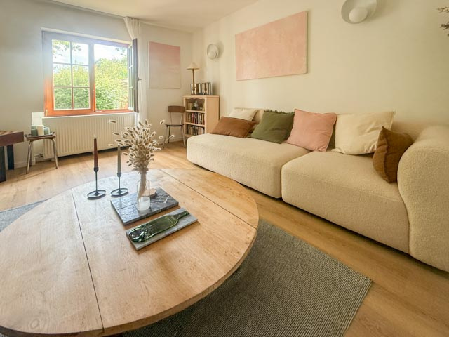 Cottage rénové et dépendances dans un petit village augeron