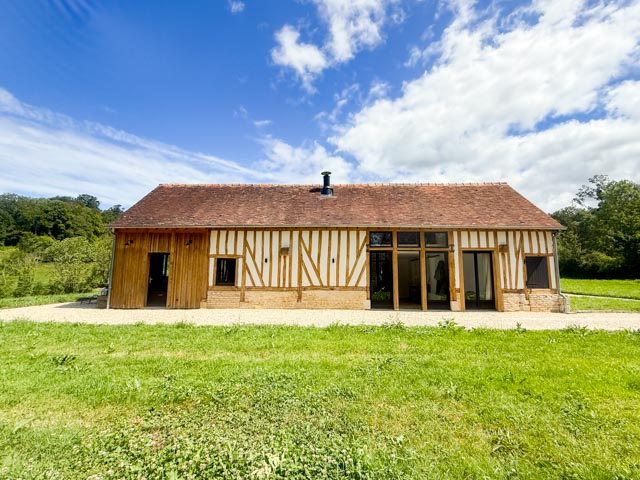 Une maison à colombages entièrement rénovée en pleine nature
