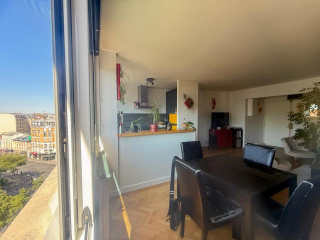 Un deux-trois pièces en hauteur bien situé dans le 18ème arr